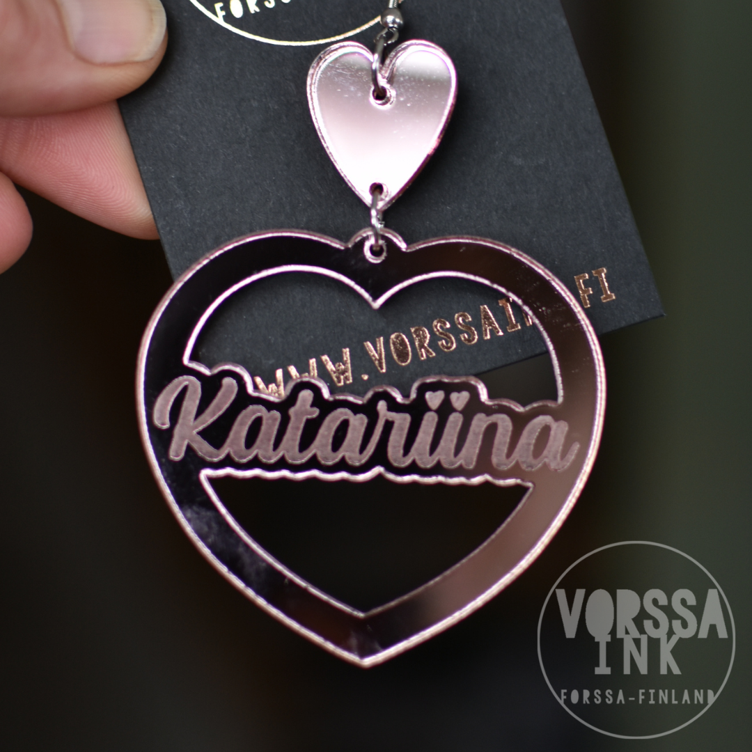 Vorssa Ink Sydän korvikset omalla tekstillä