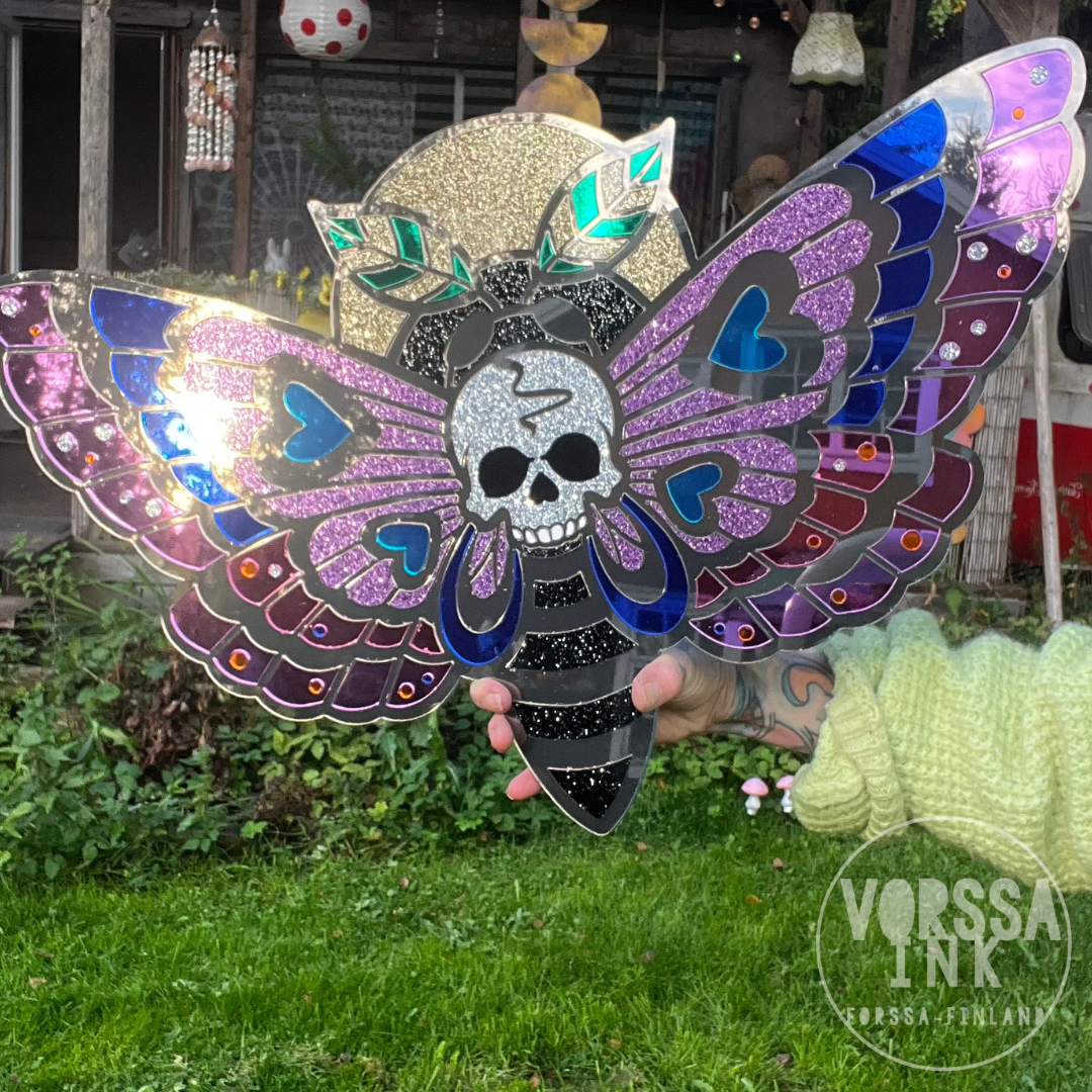 Moth seinäkoriste